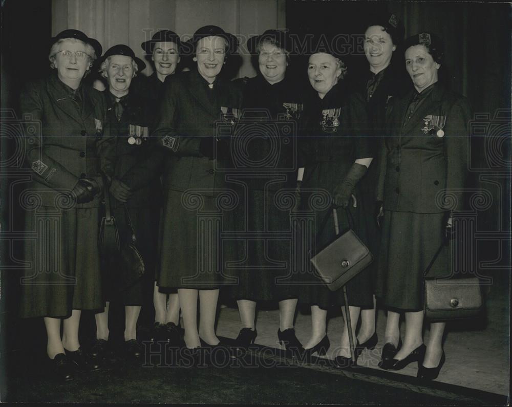 Press Photo Women's Volunteer Service, London, Mrs. G. H. Pollard, J. Jarrett - Historic Images