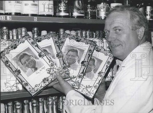 1958 Press Photo Portrait of Franz Strauss Decorates Chocolate Boxes - Historic Images