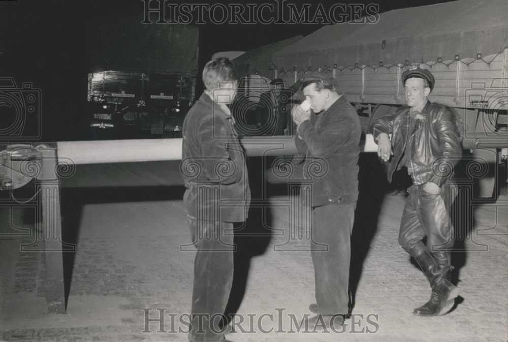 1955 Press Photo German Democratic Republic Lifting Taxes of the Streets - Historic Images