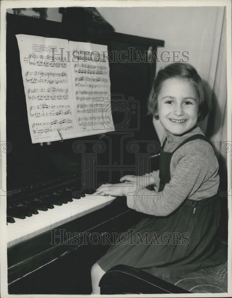 1954 Press Photo Danielle Salaman, Piano Prodigy - Historic Images