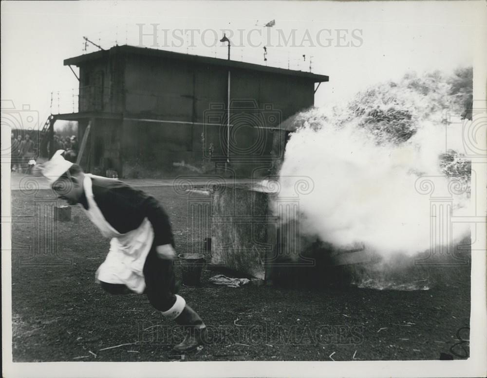 1953 Press Photo Chatham Gets Ready For Its "Navy Days 50th Anniversary-Cooking - Historic Images