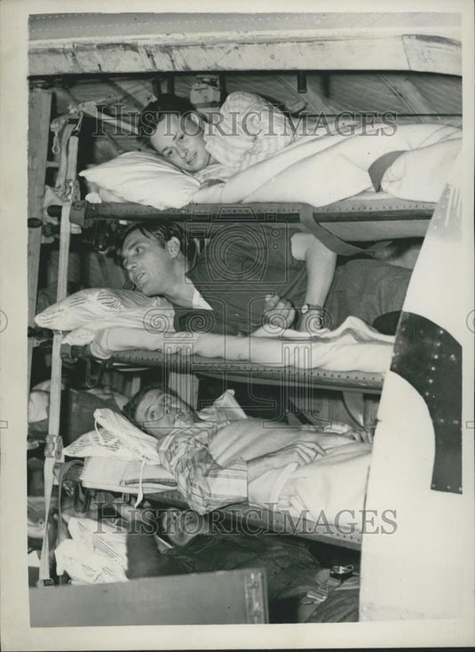 1953 Press Photo Families Welcome Prisoners From Korea - Historic Images