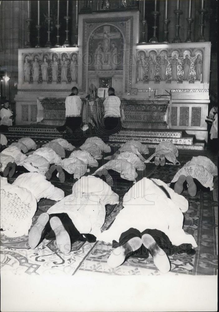 Press Photo 34 Missionary Priests Ordained As Sacred Heart Church - Historic Images