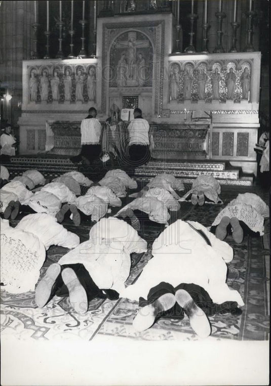 Press Photo 34 Missionary Priests Ordained As Sacred Heart Church - Historic Images