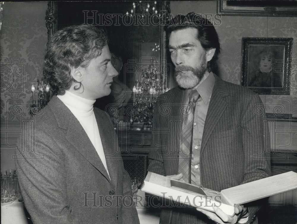 1972 Press Photo Hubert Monloup, stage designer, awarded the Beatrix Dusannes - Historic Images