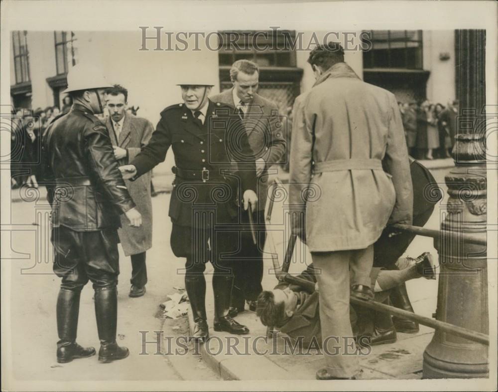 1955 Press Photo Riots In the Streets of Brussels - Historic Images