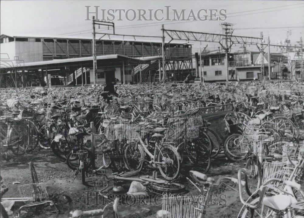 Press Photo Multi Story Parking Garage for bikes - Historic Images