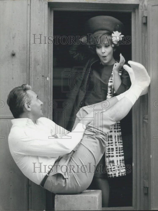 1965 Press Photo Gina Lollobrigida &comedian actor Walter Chiari - Historic Images