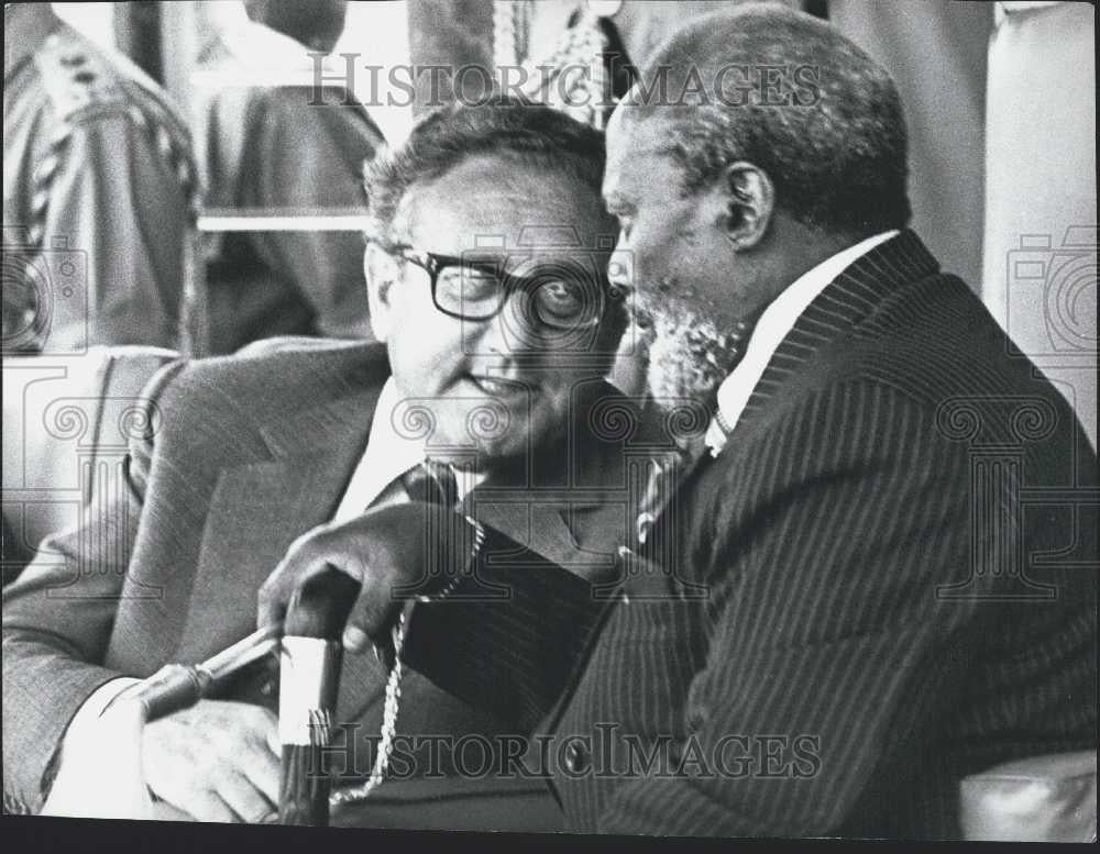 Press Photo President Kenyatta With Henry Kissinger - Historic Images