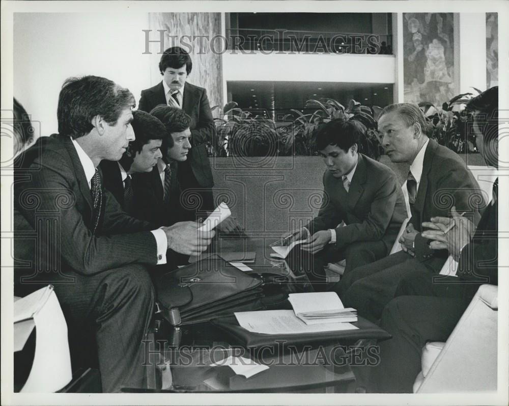 Press Photo US Senators Meet With Vietnam United Nations John Damforth - Historic Images