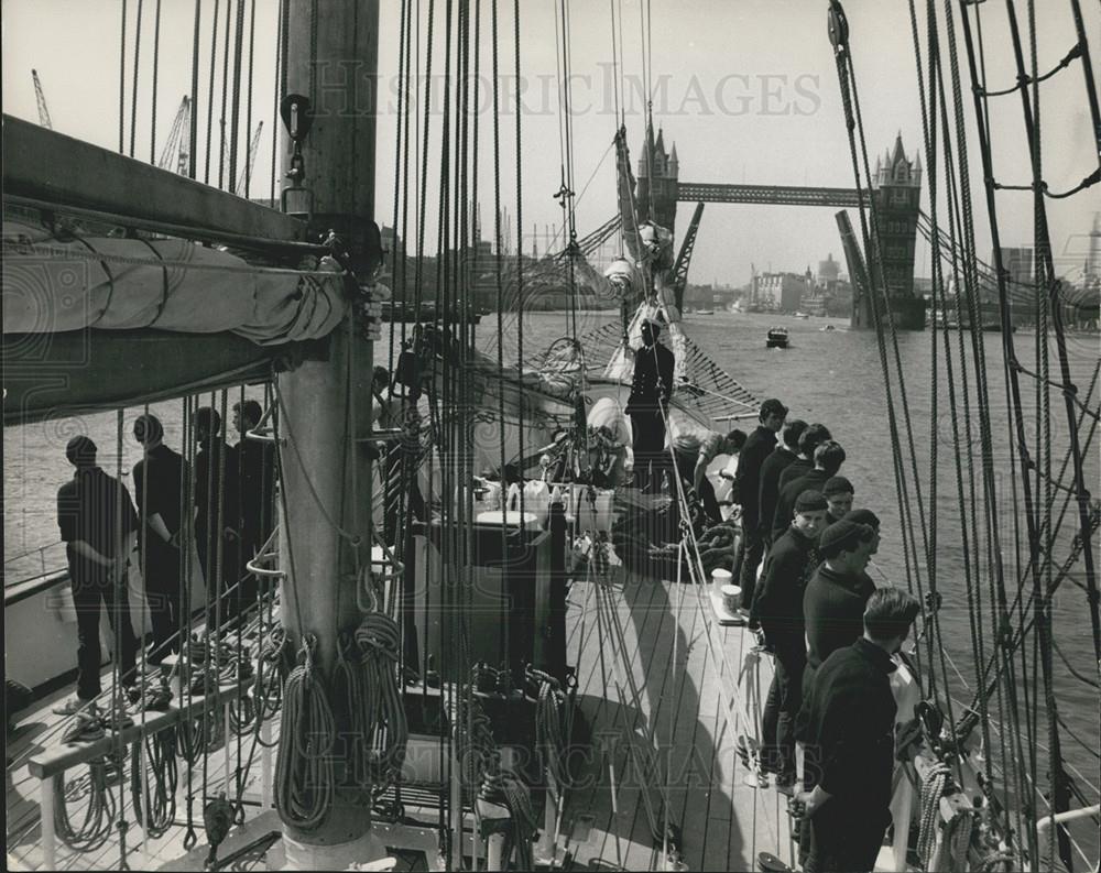 1966 Press Photo The scene on board the schooner &quot;Sir Winston Churchill - Historic Images