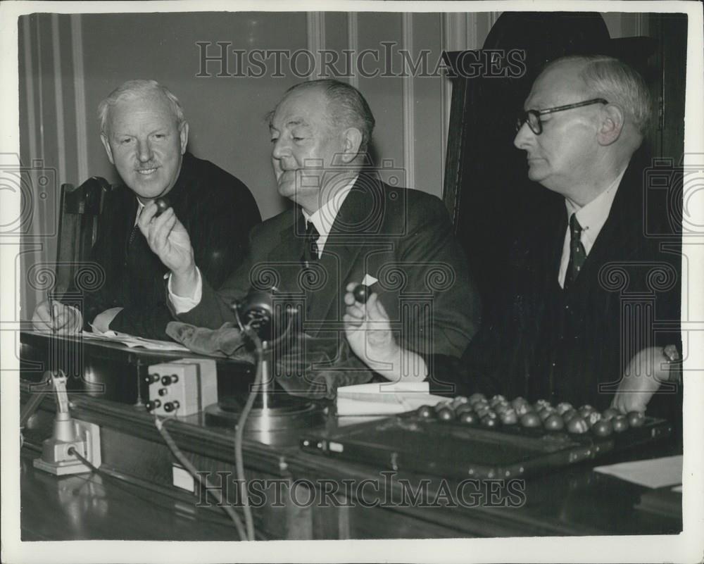 1957 Press Photo F.A. Cup Draw - Historic Images