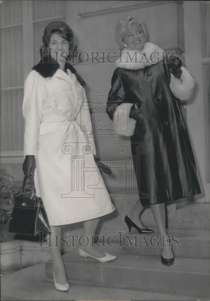 1960 Press Photo Mac Douglas shows his Autumn-Winter Collection - Historic Images