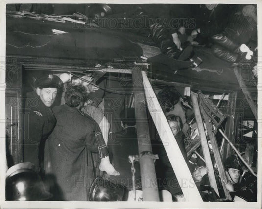 1958 Press Photo 10 Killed And 87 Injured As Two Trains Collide In Thick Fog - Historic Images