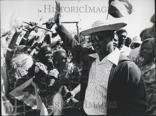 Press Photo President Gaafer Mohamed Nimeri Cheered By Sudanese Central Sudan - Historic Images
