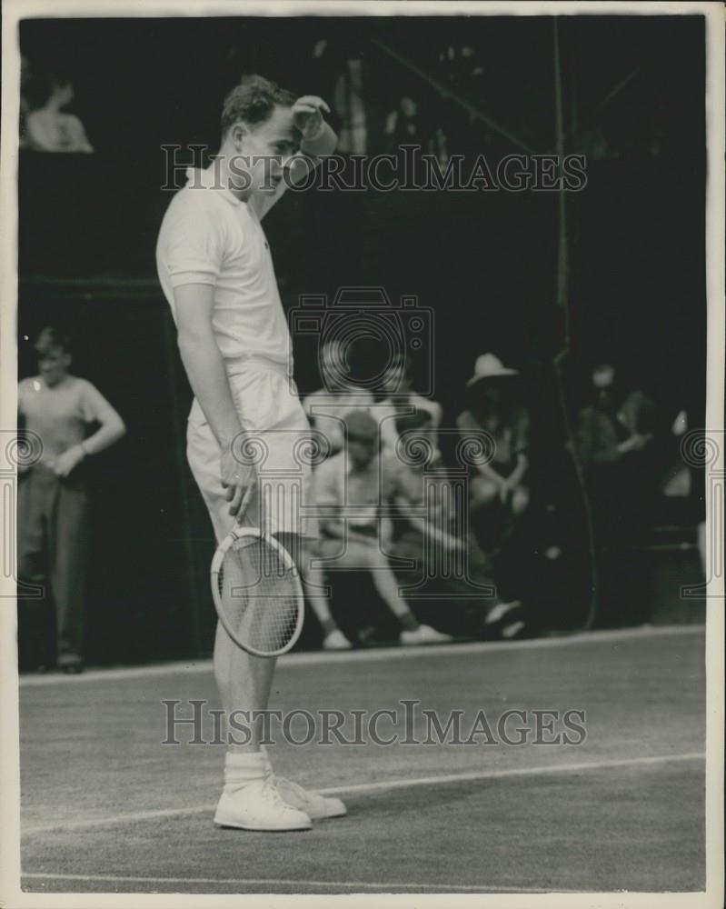 1954 Press Photo R.K.Wilson (G.B.) at Wimbledon Tennis - Fourth Day - Historic Images