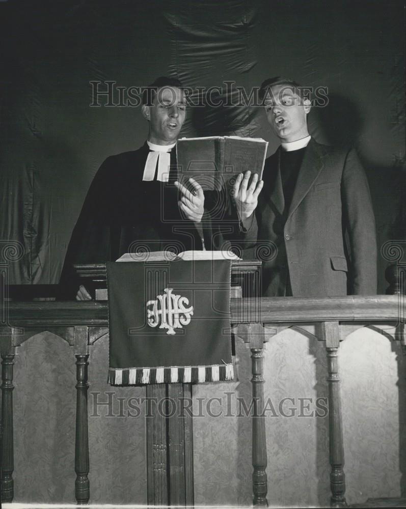 Press Photo Rev Brian Webb, Cyril Bount - Historic Images