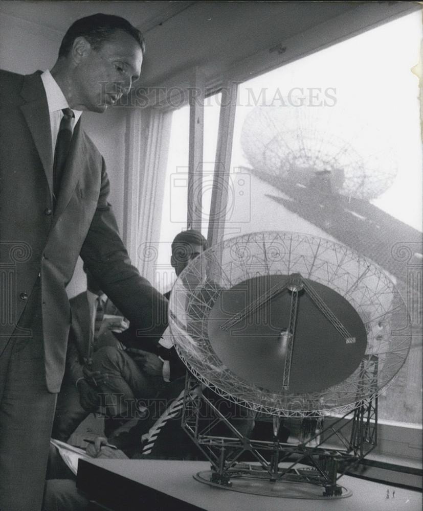 1965 Press Photo Dr. Hachenberg, Radio Telescope, Observatory, University Bonn - Historic Images