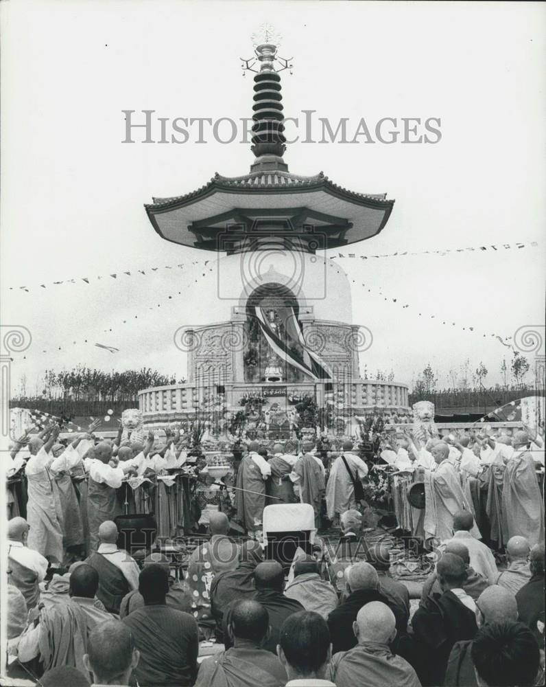 1980 Press Photo Monks of the Japan Buddha Sangha at Peace Pagoda - Historic Images