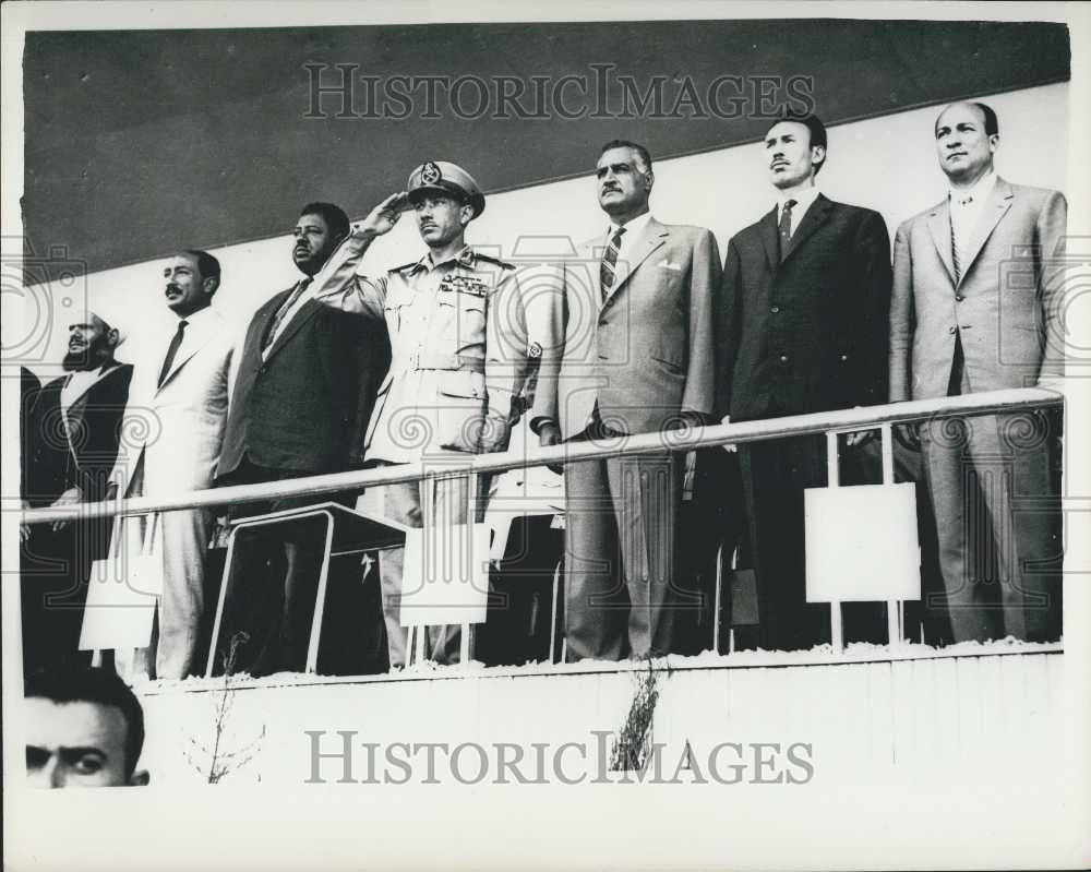 1963 Press Photo Citizens Attend Egypt Military Parade - Historic Images