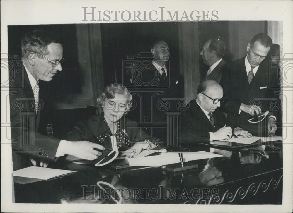 Press Photo US Amb to Rome Clare Booth Luce &amp; Italian PM Mario Scelba - Historic Images