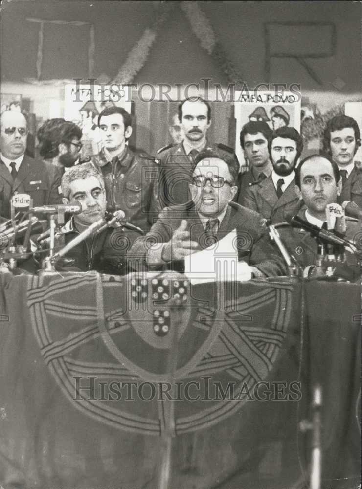 Press Photo Portugese Prime minister Vasco Goncalves Speaks to the Nation - Historic Images