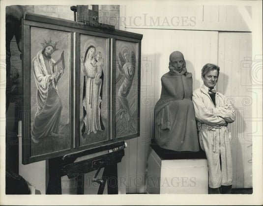 Press Photo Wife of New Royal Academy President Completes New Triptuch Capetown - Historic Images