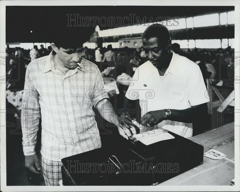 Press Photo Immigration Volunteer Helps Fingerprint Cuban Refugees - Historic Images