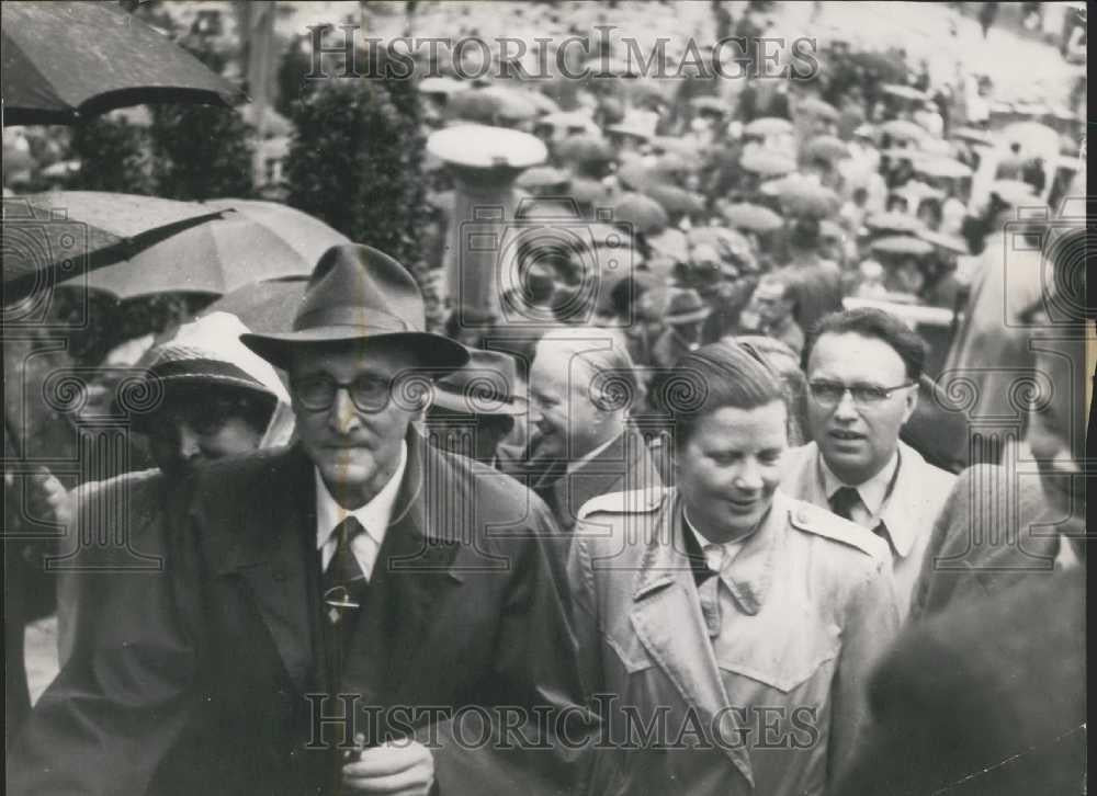 1954 Press Photo Dr. Lodgman Von Auen Chair of Organization For German Refugees - Historic Images