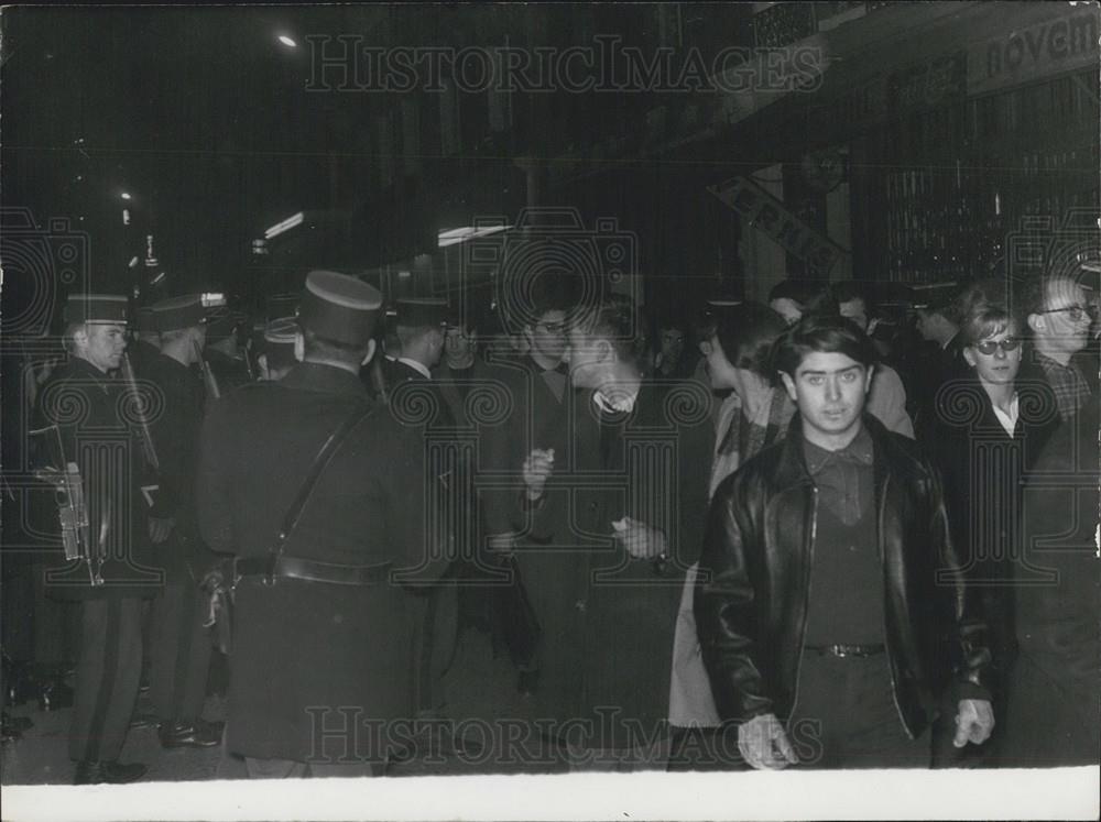 1964 Press Photo Demonstration staged by the Paris students - Historic Images