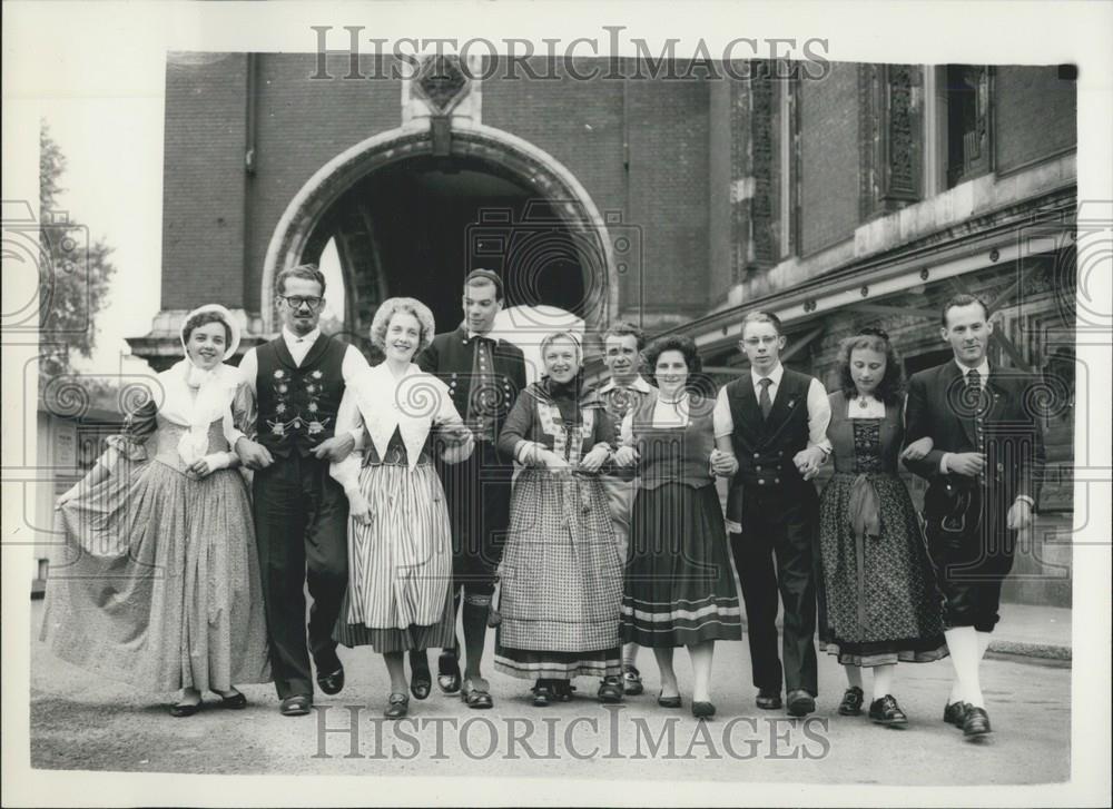 1958 Press Photo Rehearsals For International Folk Dancing Display - Historic Images