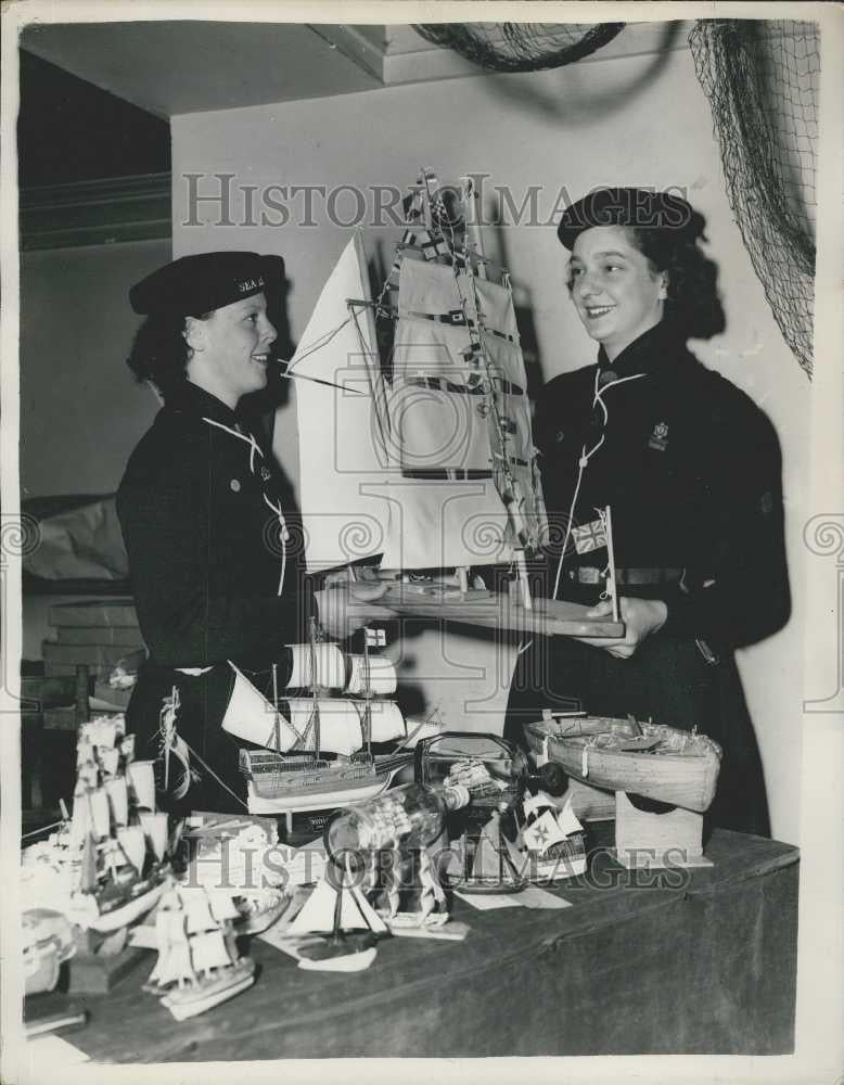 1955 Press Photo Preview of Rangers Handicraft Exhibition to Princess Margaret - Historic Images