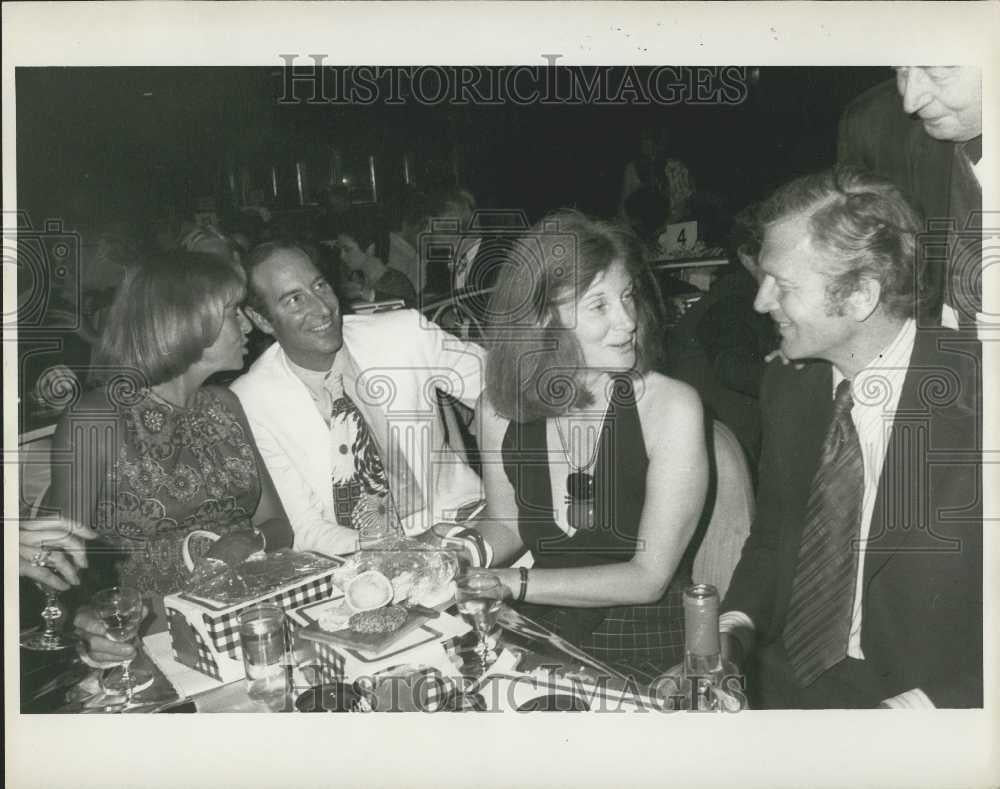 1973 Press Photo Mary Lindsay, Tony Houng, Nancy Houng - Historic Images