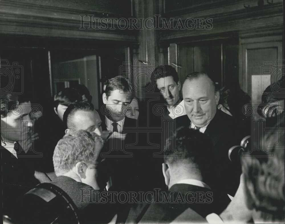 1967 Press Photo Lord Robens Offers His Resignation as Coal Board Chief - Historic Images