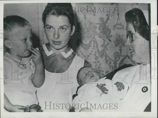 1962 Press Photo Philippe Sees Sister Astrid: Princess Paola's second-child - Historic Images