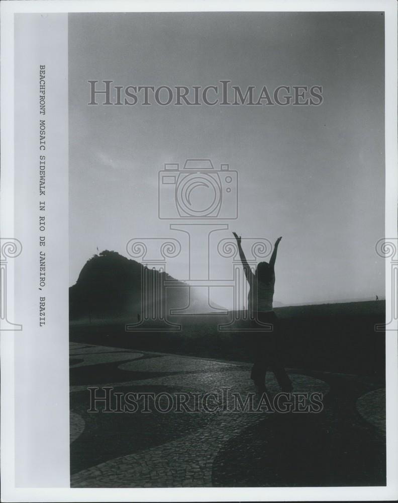 Press Photo Beachfront Mosaic Sidewalk Rio De Janeiro Brazil - Historic Images