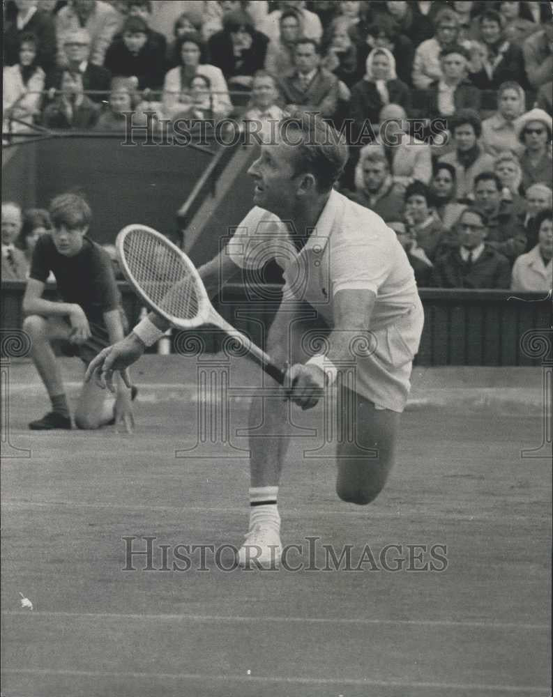 1968 Press Photo Wimbledon Laver Australia Playing Reissen USA - Historic Images