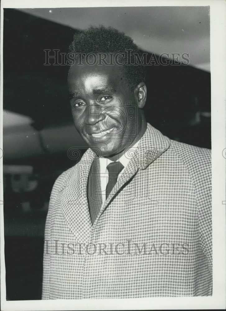 1960 Press Photo Northenn Rhodesia Nationalist Leader Arrive Mr. Kenneth Kaunda. - Historic Images