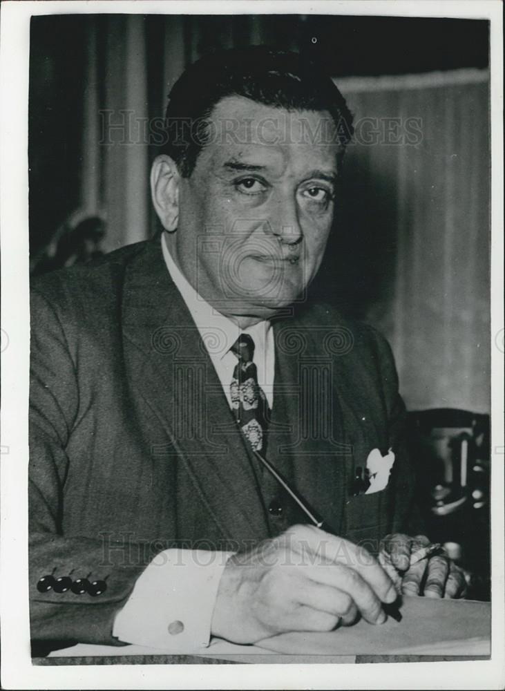 Press Photo M. Auriol turns to Right-wing Deputy - Historic Images