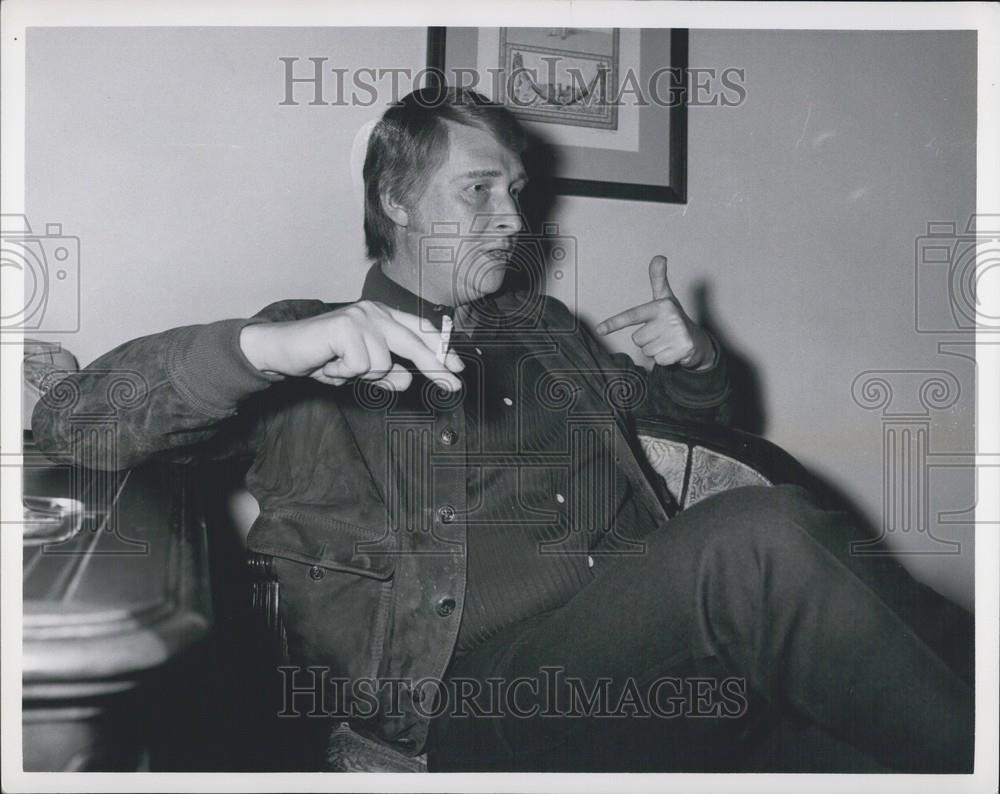 1971 Press Photo Mike Nichols  the Drake Hotel in New York, - Historic Images