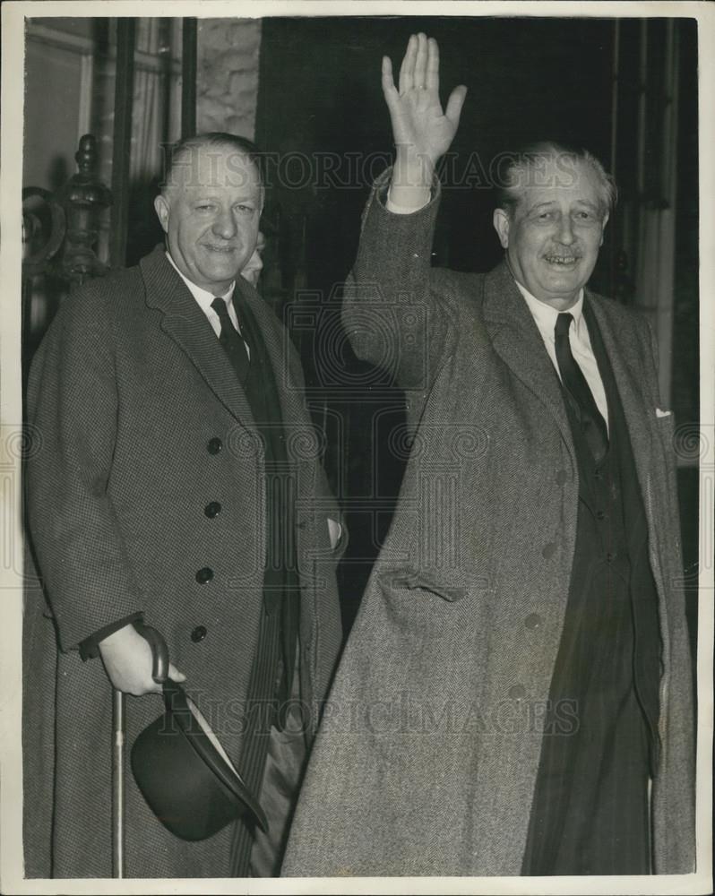 1959 Press Photo Selwyn Lloyd Foreign Secretary Harold MacMillan Airport London - Historic Images