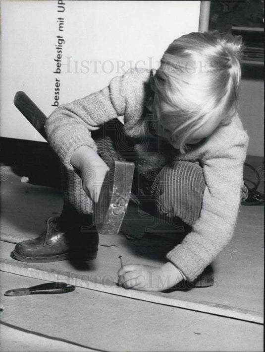 1958 Press Photo Doing it himself age doesn't matter. - Historic Images