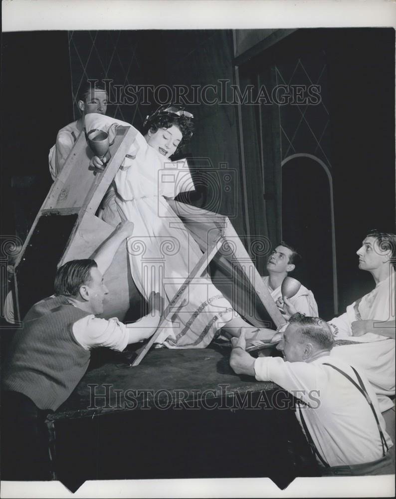 Press Photo Theatre Stage Actress Hattie Jacques, The Bells of St Martins, - Historic Images