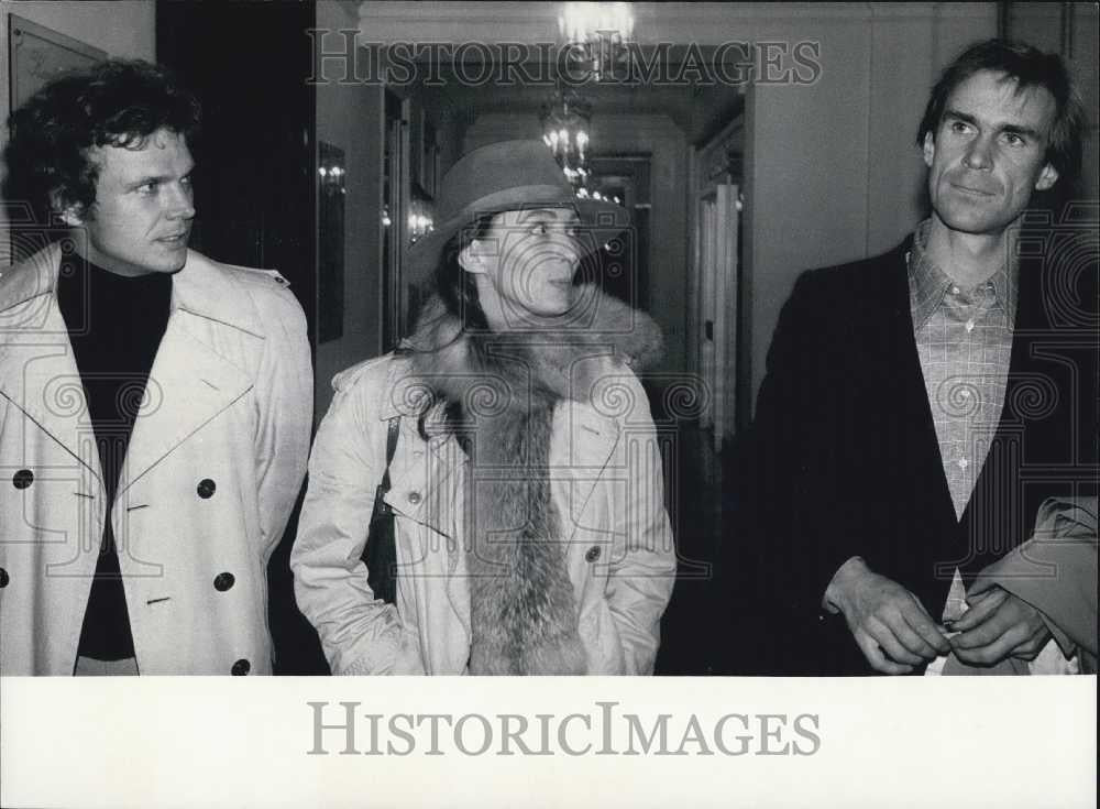 1973 Press Photo Florian Furtwangler Shoots Film With Actress Christine Kaufman - Historic Images