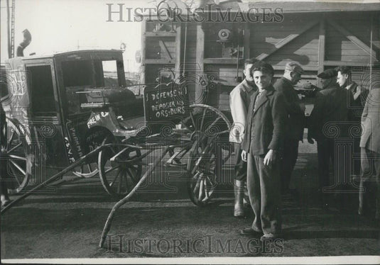 Press Photo French peasants protest  the Ã¢Å“tumbleÃ¢Â of prices in agriculture - Historic Images