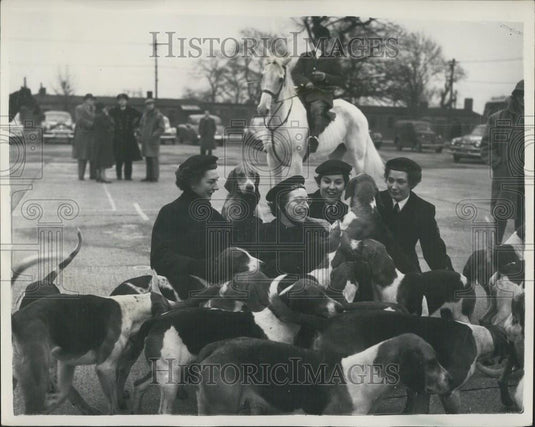 1954 Press Photo Meet at Naval Training Quarters - Historic Images