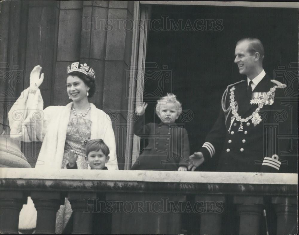 1952 Press Photo Royal Family on Balcony of Buckingham Palace - Historic Images