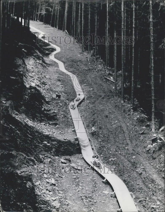 Press Photo The World's Longest Slide - Historic Images