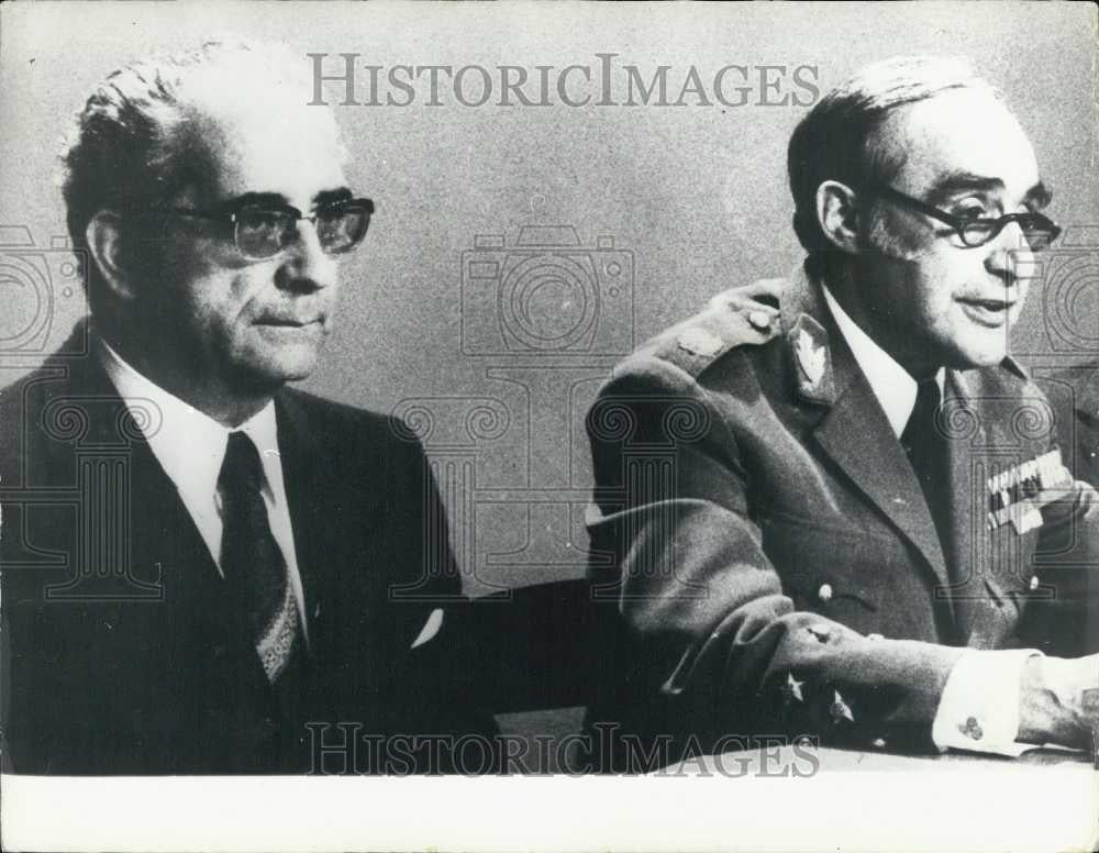 1974 Press Photo President Spinola Of Portugal Resigns - Historic Images