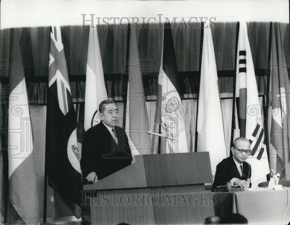 1967 Press Photo Prime Minister Eisaku Sato Welcomes Delegates - Historic Images